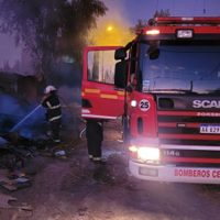 Dos viviendas consumidas por el fuego en un barrio de Centenario