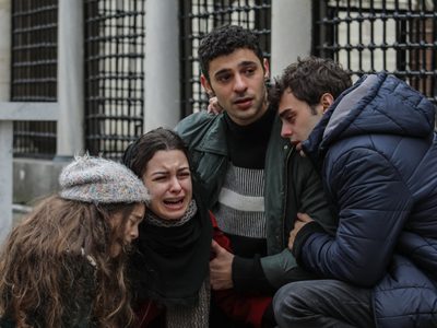 Drástico cambio de look y casado con una compañera de elenco: así está hoy el actor que interpretó a Orhan en "Todo por mi hogar"