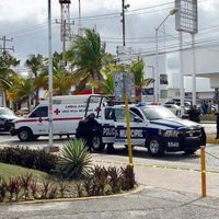 Policías, 'blanco” de ataques en Cancún: reportan un elemento muerto y tres más heridos