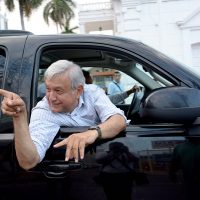 Celebra AMLO que CNTE se haya deslindado de humillación a profesores en Chiapas