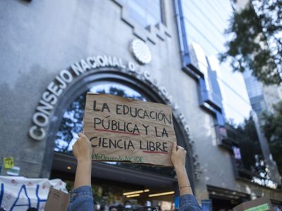 Académicos piden frenar nueva ley del Conacyt presentada por AMLO: es "un retroceso para el país"