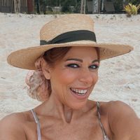 Desde la costa amalfitana, Ileana Calabró causó furor con la bikini que vas a querer tener el próximo verano