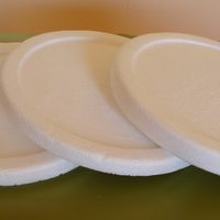 Si tenés muchas tapas de telgopor o de plástico, no las tires: creá estos divinos cuadros para vender o decorar tu casa