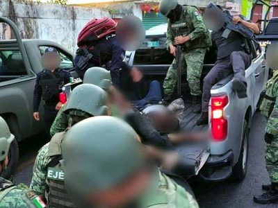 Ahora en Ocuilan, vecinos se rebelan contra presuntos extorsionadores y les prenden fuego