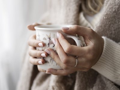 Cinco consejos para mantener tus manos hidratadas en invierno