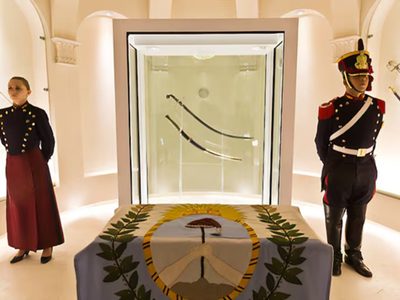 Investigadores de historia piden que se revise el traslado del sable corvo de San Martín