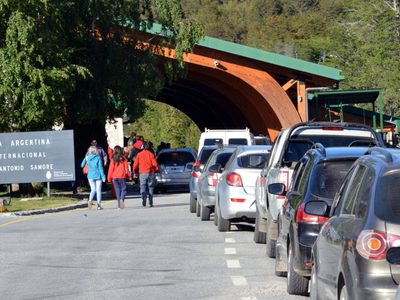 Chile habilitó los cruces fronterizos pero con algunas condiciones que generaron protestas