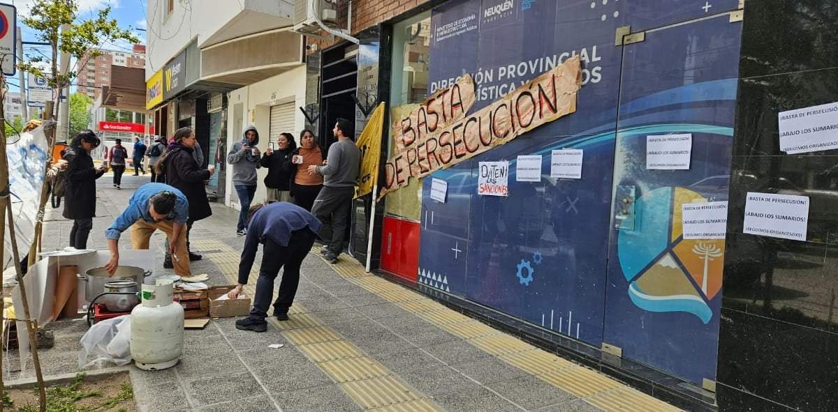 Protesta de los trabajadores. Fuente: (Javier Manzano - Minuto Neuquén)