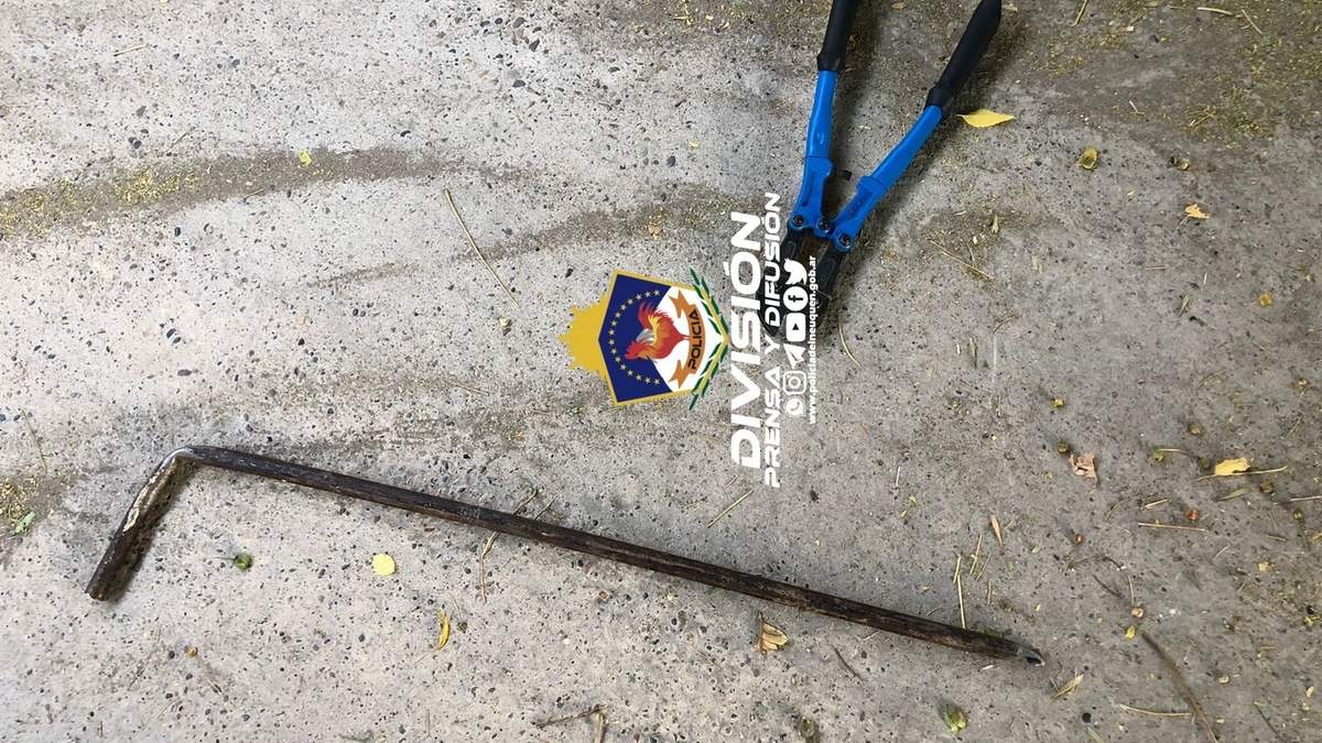 Las herramientas utilizadas para robar la rueda de auxilio. Fuente: (Policía de Neuquén)