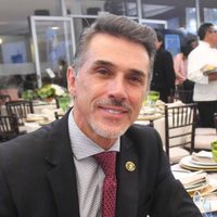 Sergio Mayer reconoce que contrató al socio del abogado del Mayo Zambada