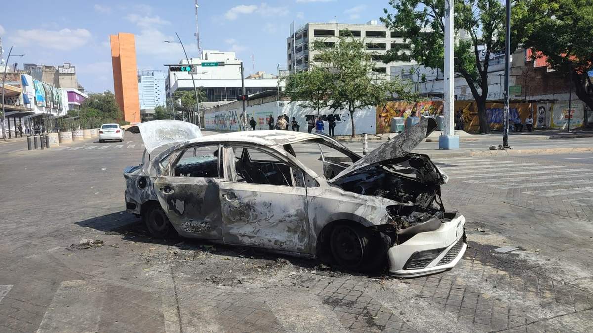 Auto incendiado en Jalisco