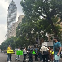 Empleados del Poder Judicial capitalino bloquean Eje Central