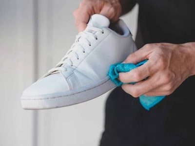 Chau zapatillas amarillentas: el truco de la abuela para dejarlas blancas inmaculadas como el primer día