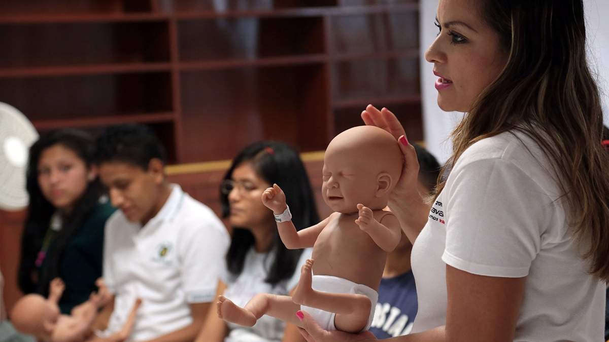 Plática sobre el embarazo entre adolescentes