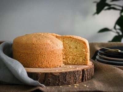 Cómo preparar un bizcochuelo con el turrón que quedó de las Fiestas