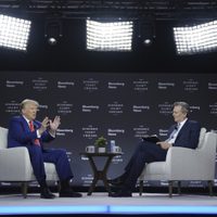 Trump aprovecha entrevista sobre economía para promocionar aranceles y repasar sus temas favoritos