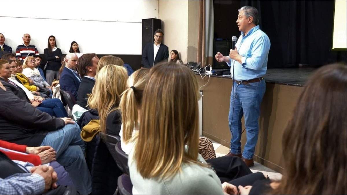 Figueroa quiere que su equipo de gobierno se dedique a la función pública las 24 horas, los siete días de la semana. Fuente: (Prensa Figueroa)
