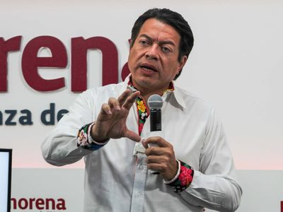 Mario Delgado pide a "corcholatas" no dividir; acusa al INE de persecución
