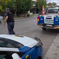 Centenario: violento choque en calle Ingeniero Ballester dejó a un motociclista herido