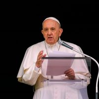 El papa Francisco fue internado en un hospital de Roma para ser operado esta tarde