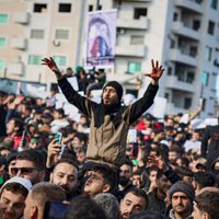 Manifestantes se enfrentan en Siria tras mortal atentado en mezquita alauita