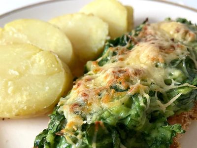 Carne con crema de espinacas: preparate para los aplausos con esta receta divina para un almuerzo gourmet