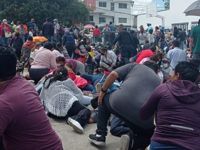 Reportan delicada a niña herida en balacera en centro de vacunación de Puebla