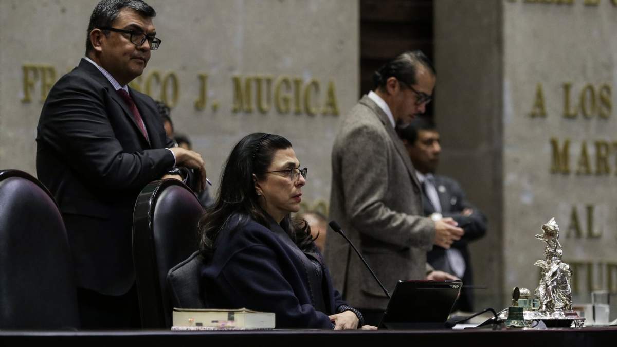 La Mesa Directiva de la Cámara de Diputados que encabeza la diputada Marcela Guerra