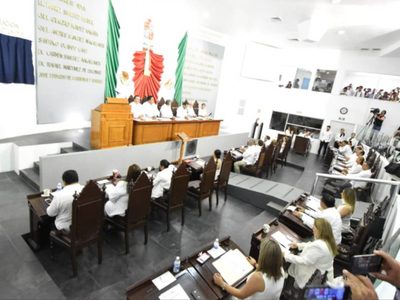 Alumno de excelencia pide al gobernador devuelva empleo a su padre en el municipio de Cunduacán