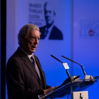 Corrupción crea impunidad que se aprovecha para enriquecerse: Vargas Llosa