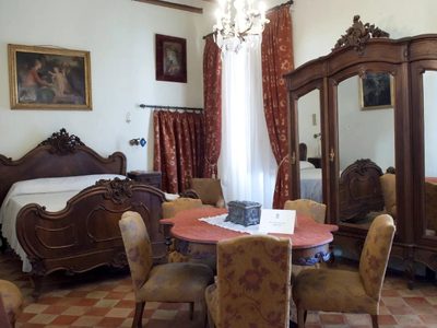 El mueble retro que tu abuela amaba y que ahora es tendencia para tu dormitorio