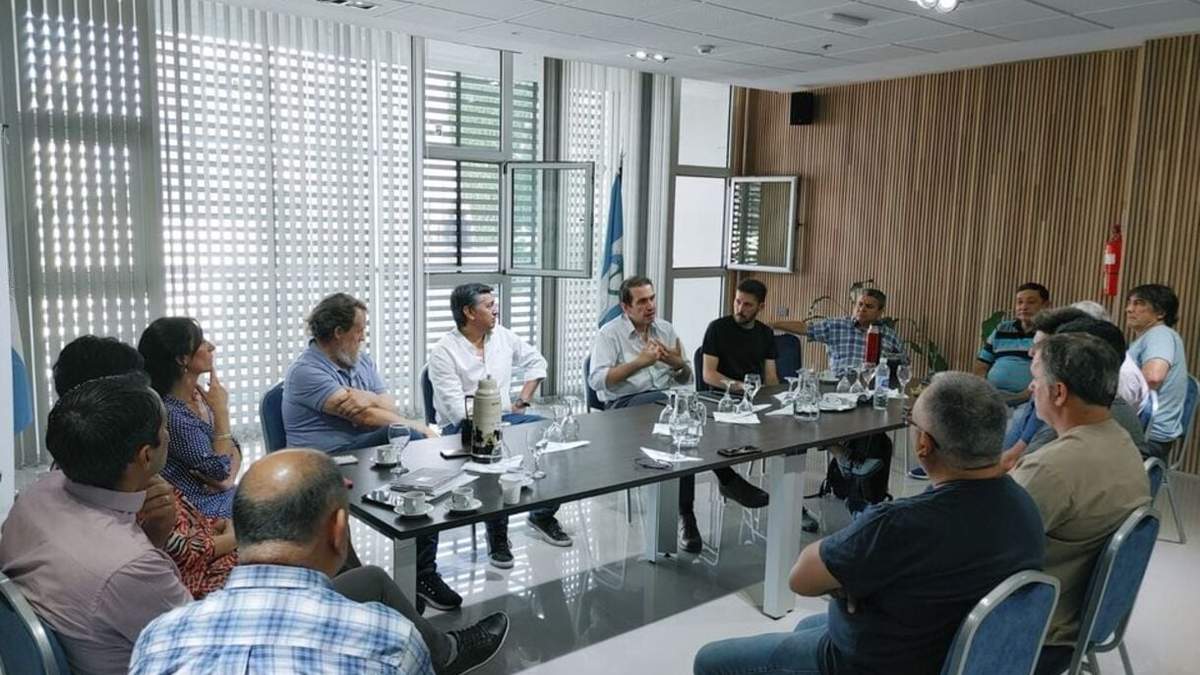 Encuentro para tratar acciones contra el DNU y la mega Ley de Javier Milei. Fuente: (Facebook).