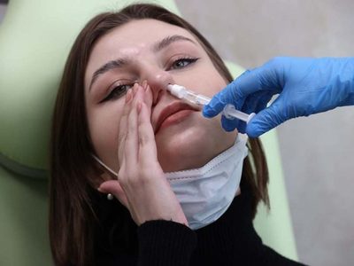 Rusia asegura que su vacuna Sputnik V protege contra todas las variantes de covid-19