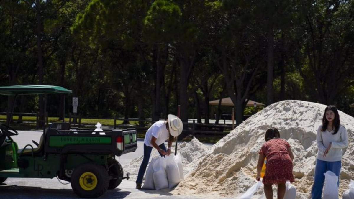 Al menos 55 muertos en cinco estados del sureste de Estados Unidos por el paso de la tormenta 'Helen'