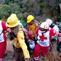 Labores para mitigar el fuego en zona boscosa de Tepoztlán provocan intoxicación a voluntarios