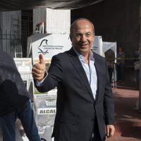 Calderón niega hospitalización y afirma que su salud "evoluciona bien" tras contagiarse de covid-19