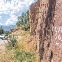Las pintadas arruinan las bellezas naturales de Neuquén