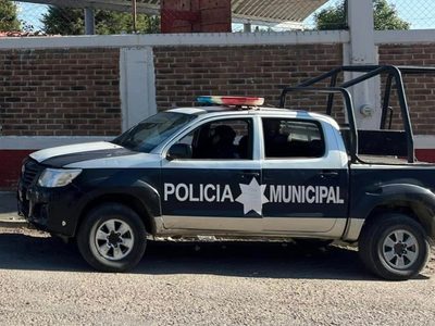 Caen dos jefes policiacos por el homicidio de un albañil en Tuxpan, Michoacán