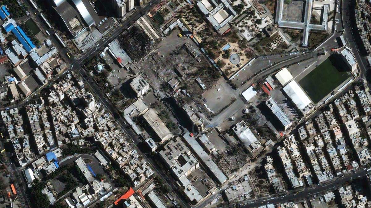 Esta imagen por satélite proporcionada por Vantor muestra la Corte Islámica Revolucionaria tras bombardeos en Teherán, Irán, el martes 3 de marzo de 2026