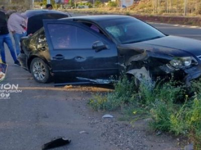 Un hombre manejaba alcoholizado y chocó el auto en que viajaba con tres amigos contra un guardarraíl
