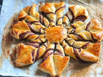 Con solo 2 ingredientes, y en pocos minutos, hacé esta rosca de dulce leche ideal para acompañar unos ricos mates