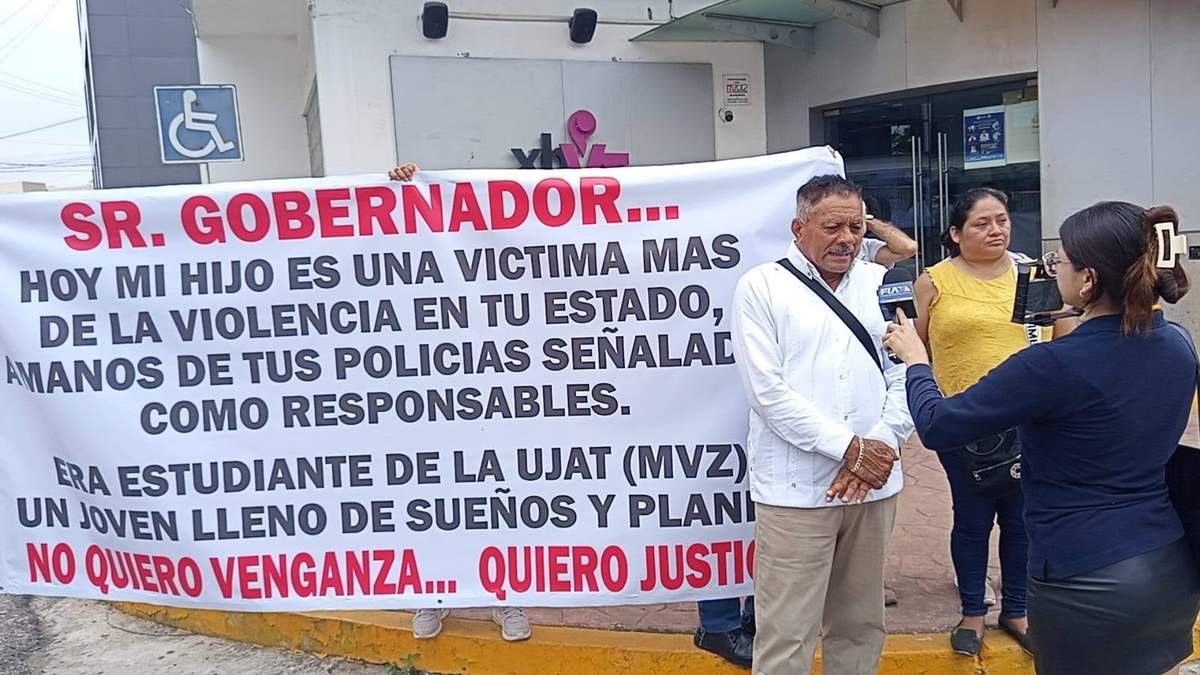 Marcha en Tabasco por el asesinato de Rodrigo Isidro Ricardez en un retén policiaco