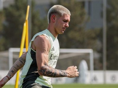 En un lujoso auto: así fue la llegada de Franco Mastantuono a su primer entrenamiento