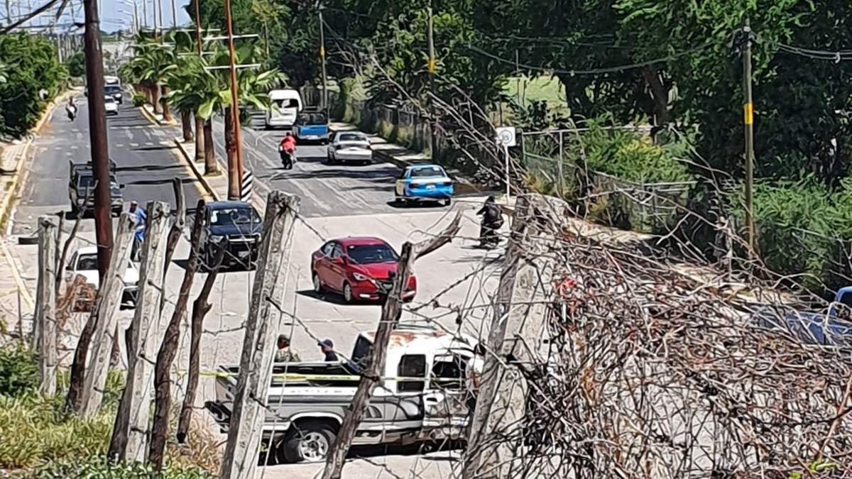 Una camioneta blanca fue abandonada