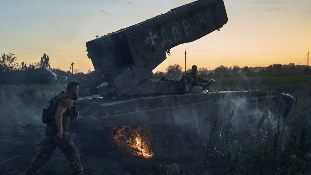 oldados ucranianos combatiendo cerca de Kreminna, región de Luhansk, Ucrania