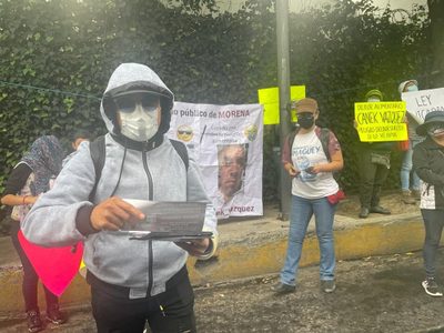 Protestan en boda de exdiputado Canek Vázquez; exigen que pague pensión alimentaria