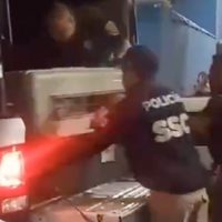 Rescatan a 17 perros que vivían en malas condiciones dentro de un domicilio en Iztacalco