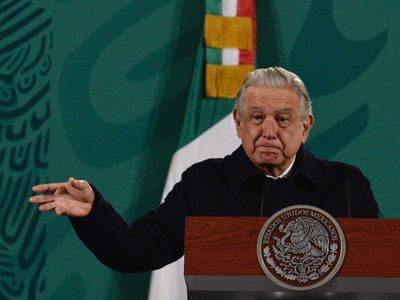 Si el INE se niega a hacer la consulta de revocación, puede hacerla el pueblo: AMLO
