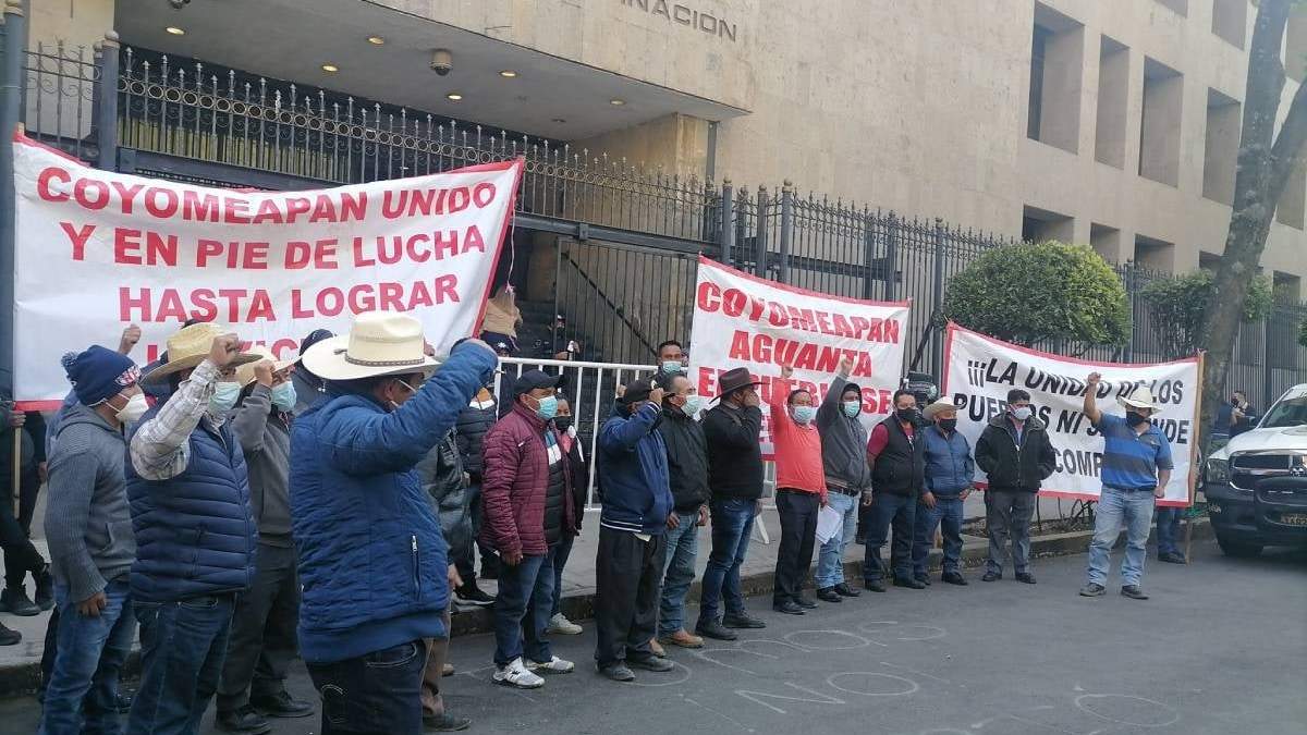 Protesta de habitantes del municipio poblano en la CDMX