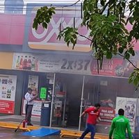 Tabasco: Atacan a policías ministeriales y queman un Oxxo (Videos)